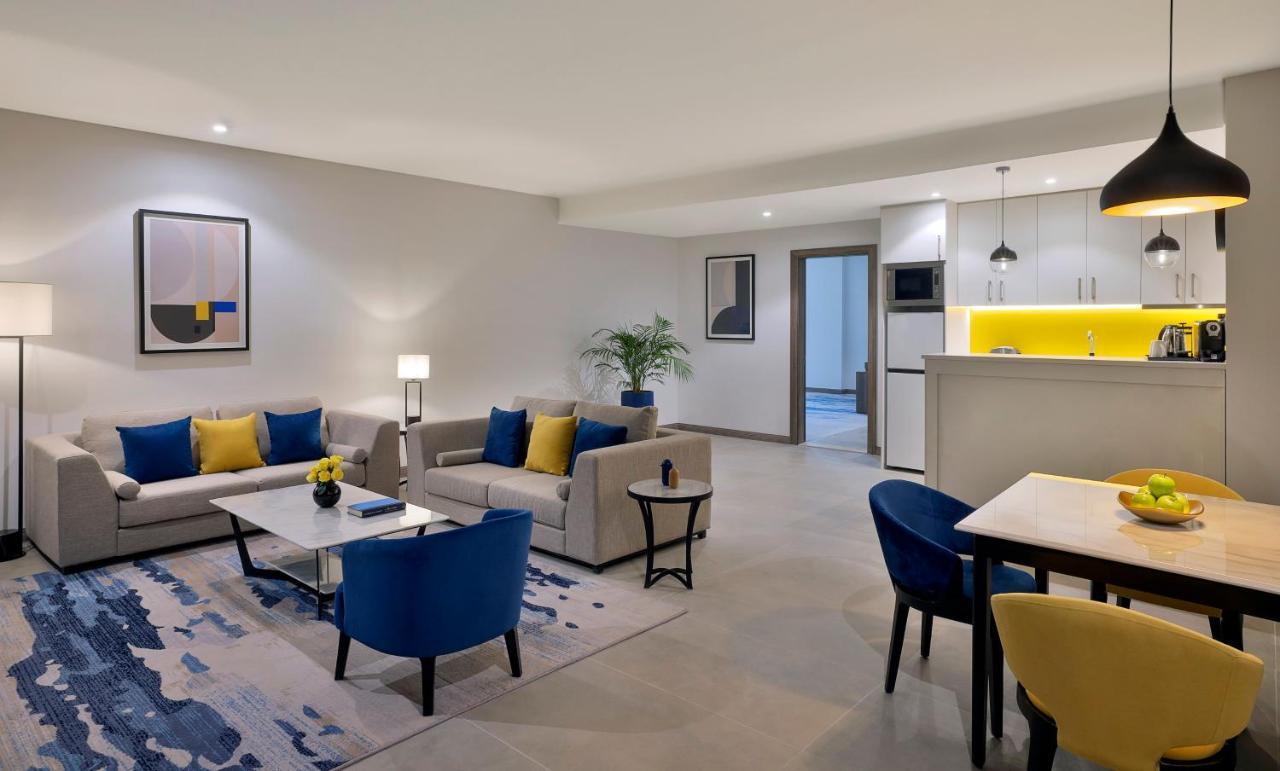Voco Al Khobar By Ihg Exterior foto A living room at the hotel