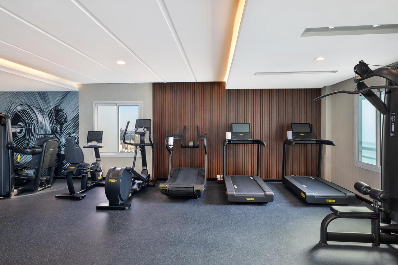 Voco Al Khobar By Ihg Exterior foto The gym at the hotel