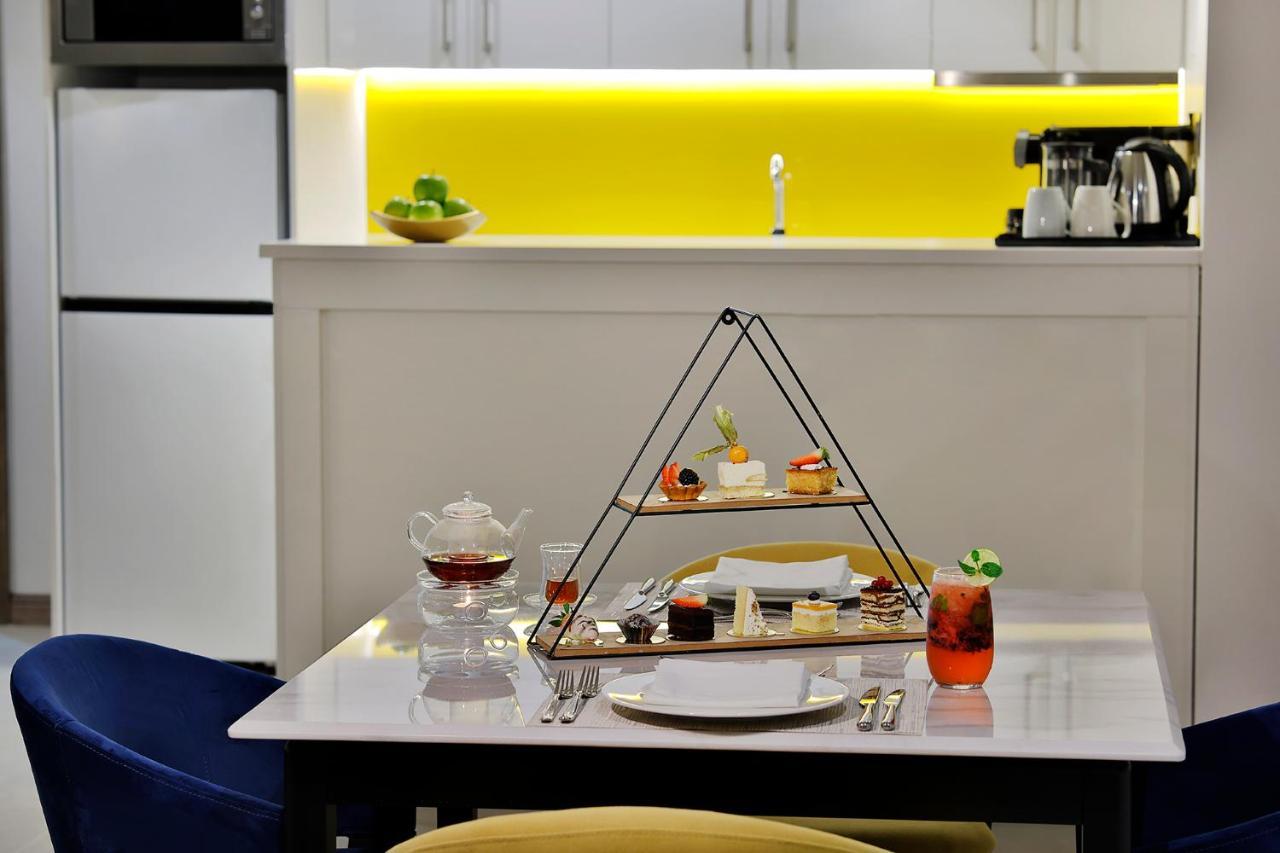 Voco Al Khobar By Ihg Exterior foto A pyramid cake stand