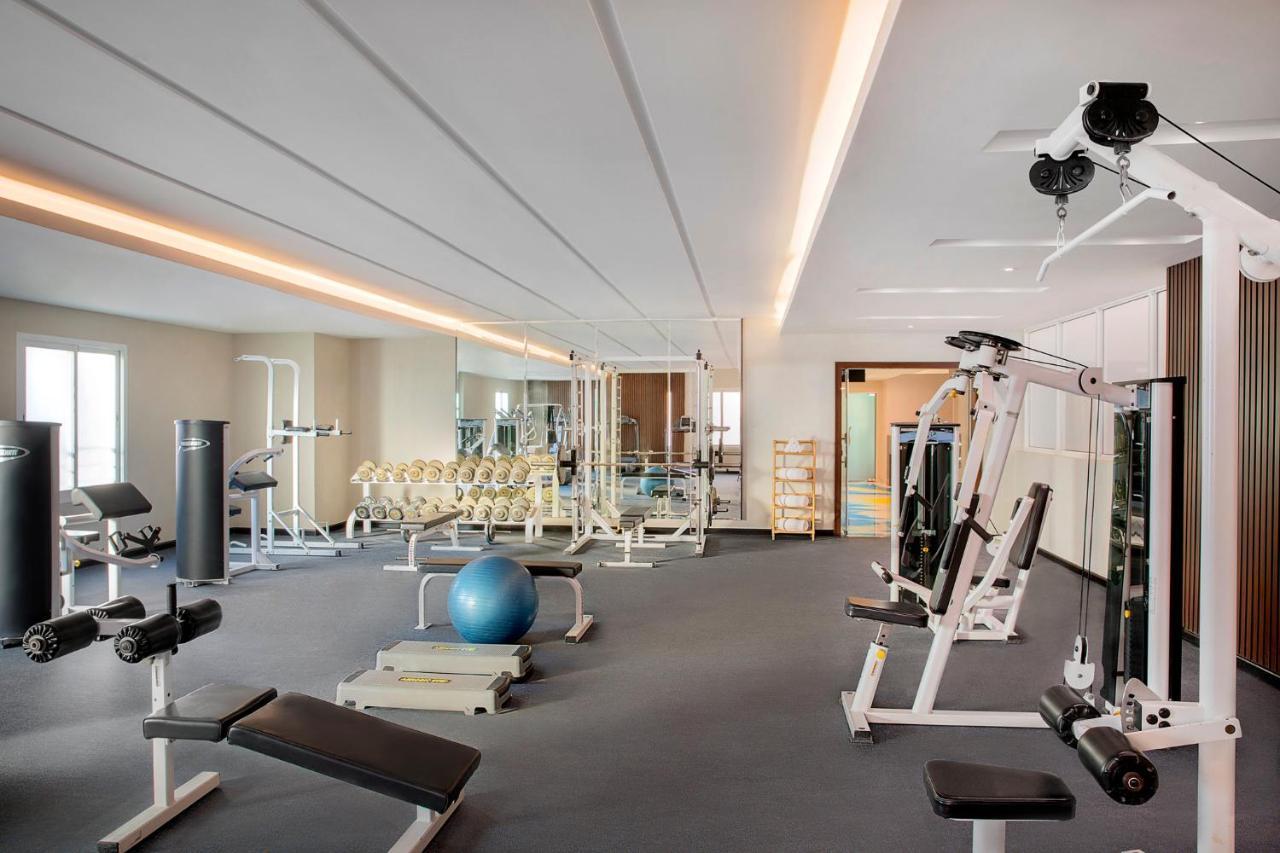 Voco Al Khobar By Ihg Exterior foto The gym at the hotel