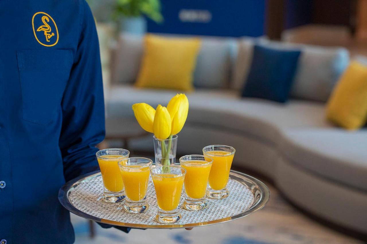 Voco Al Khobar By Ihg Exterior foto A tray of orange juice