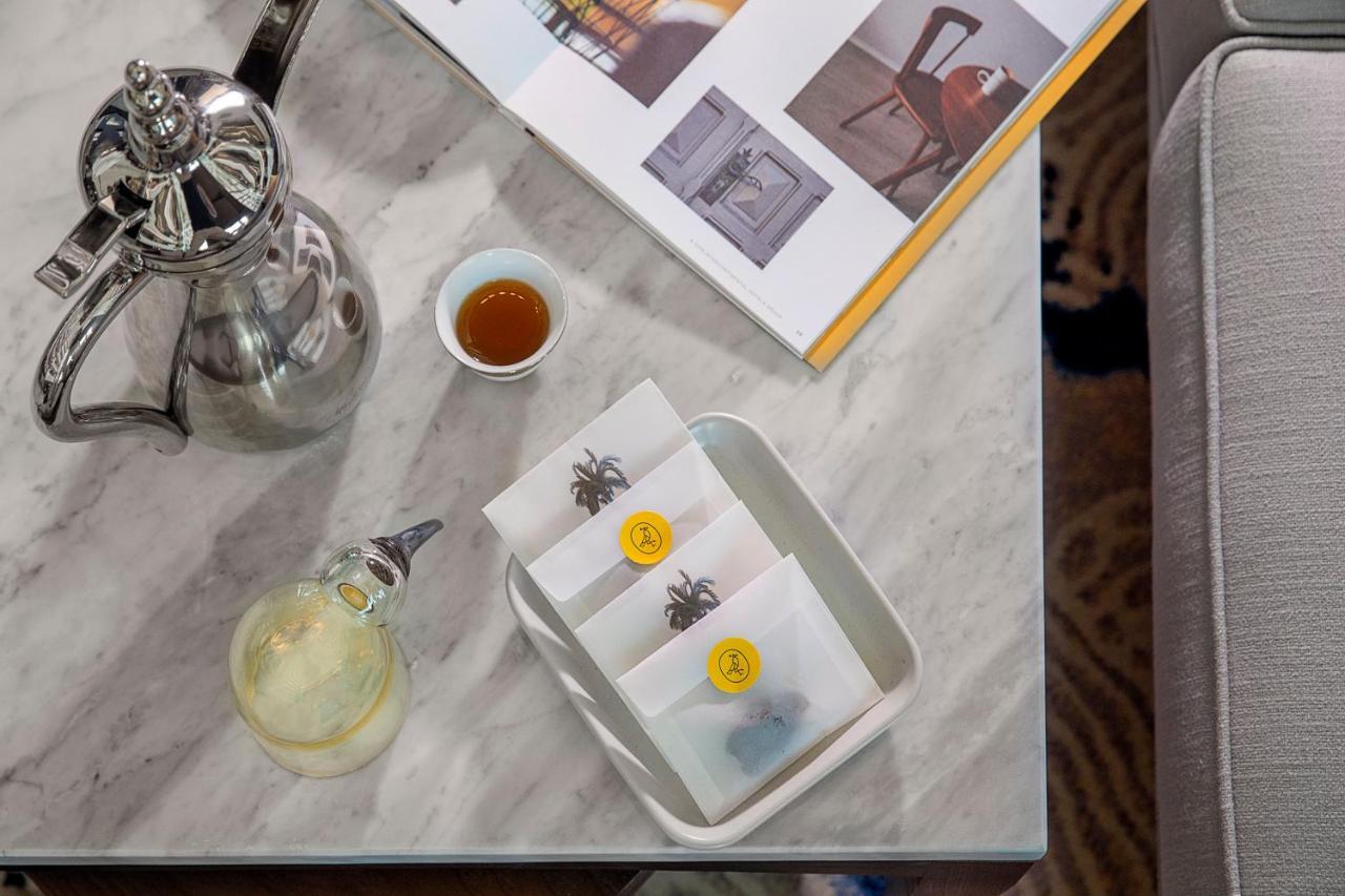 Voco Al Khobar By Ihg Exterior foto A set of three tea bags
