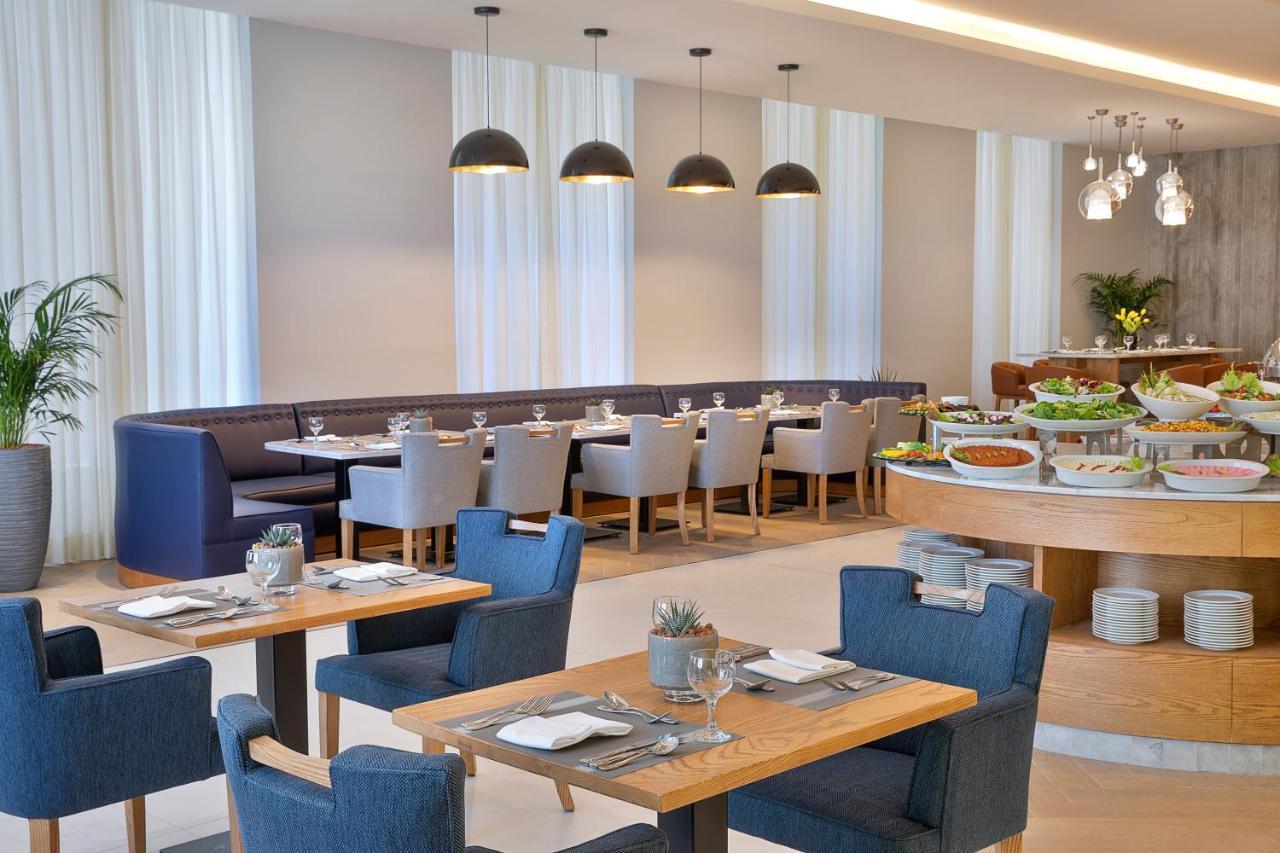 Voco Al Khobar By Ihg Exterior foto The restaurant