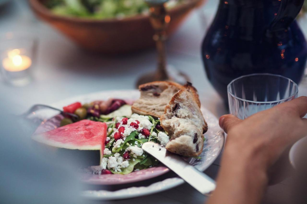 Voco Al Khobar By Ihg Exterior foto A Greek salad